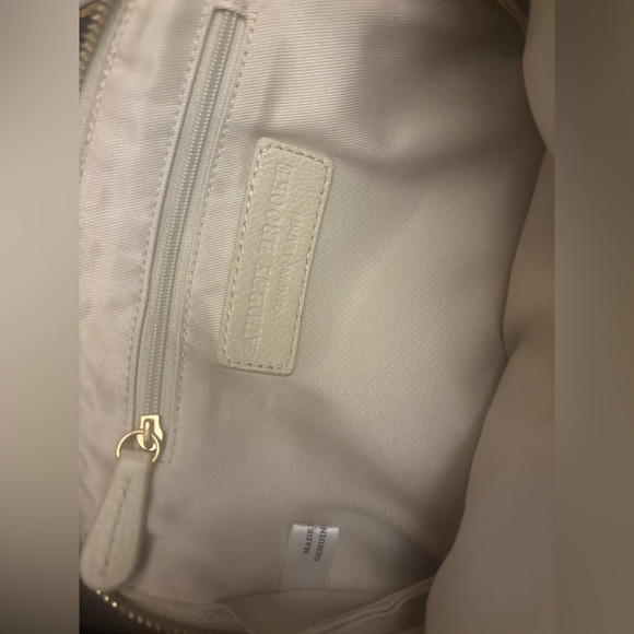 Audrey Brooke Cream Quilted Crossbody Bag - Picture 14 of 16